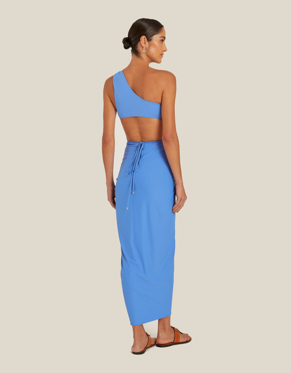Lenny Niemeyer Knot Sarong in Lake Blue – back View