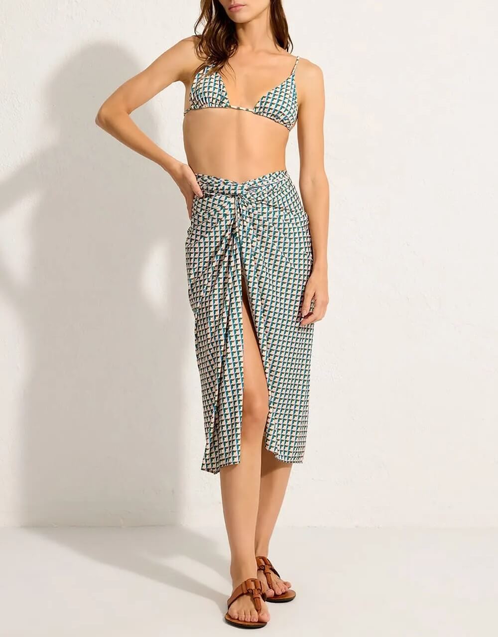 
  
  Knot Touch Sarong Mini Cubes
  
