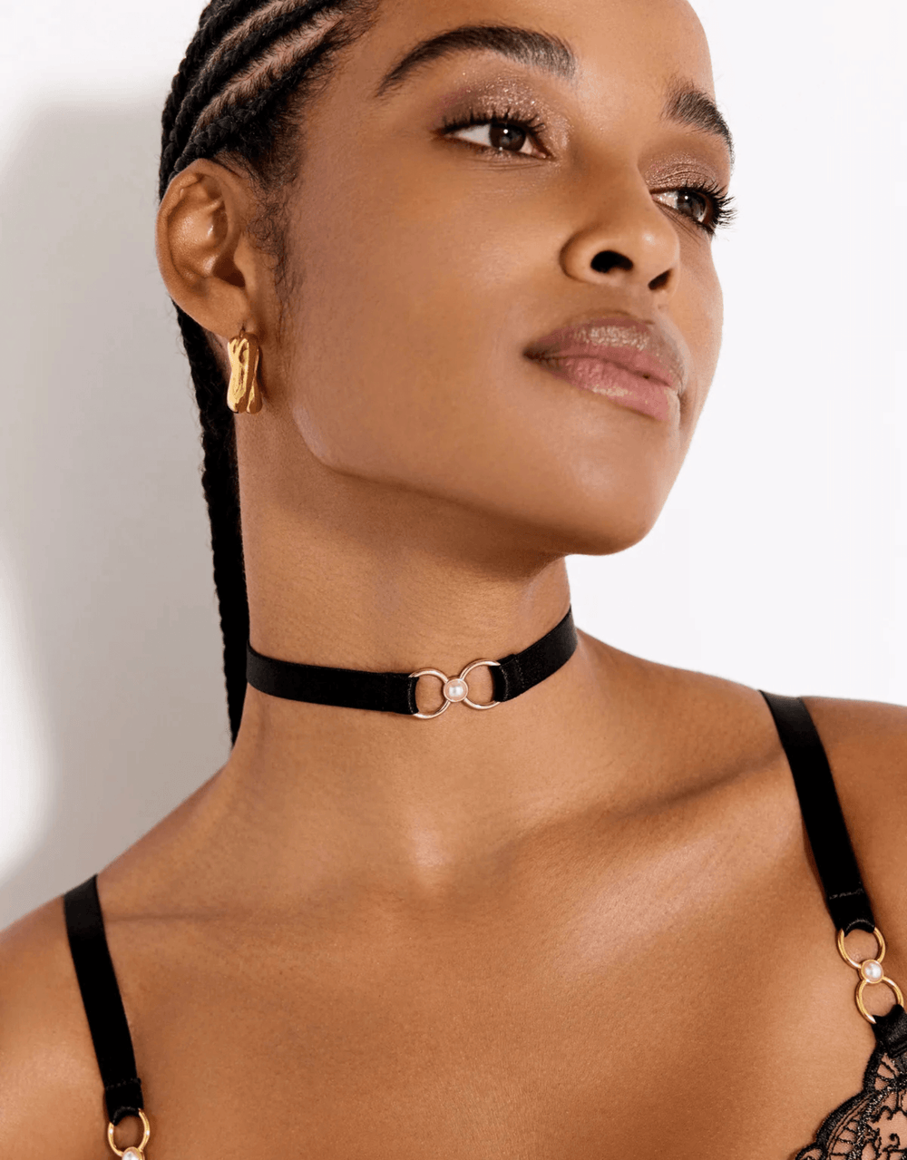 Bordelle Pearl Collar Black with Balconette Wire Bra — close-up front view