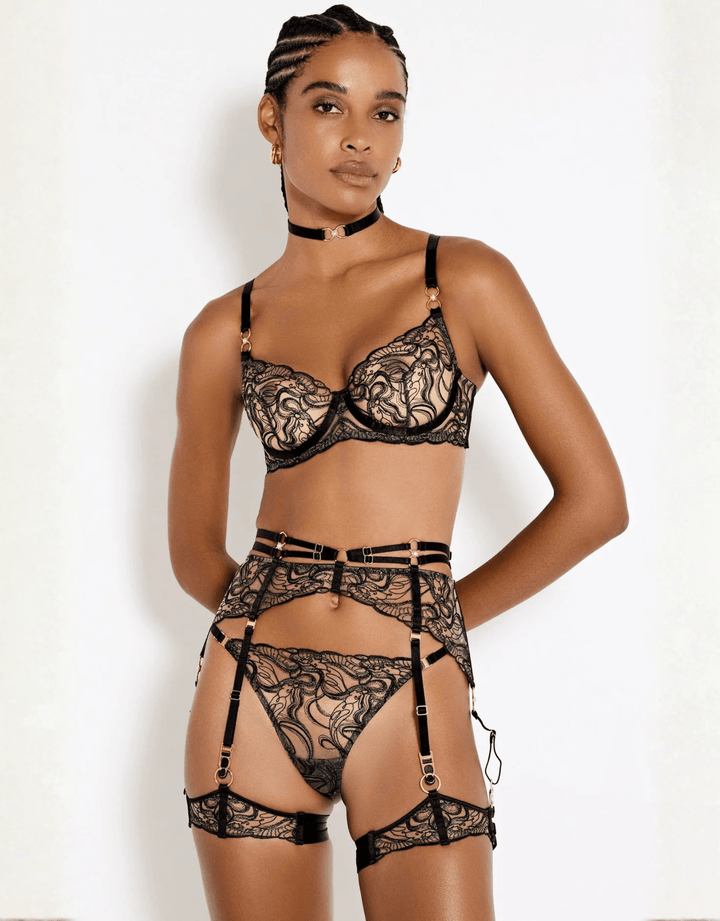 Bordelle Pearl Thong black with Pearl Collar, Pearl Garters and Pearl Balconette Wire Bra, Pearl Suspender— front full look