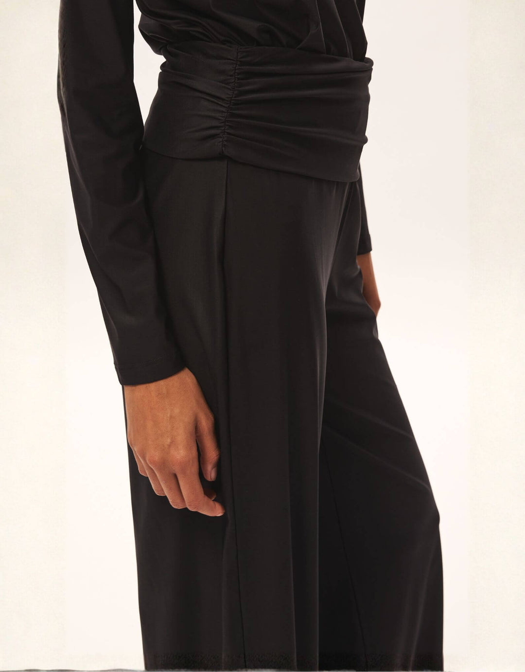 Lenny Niemeyer Relax Pants black — side detail view